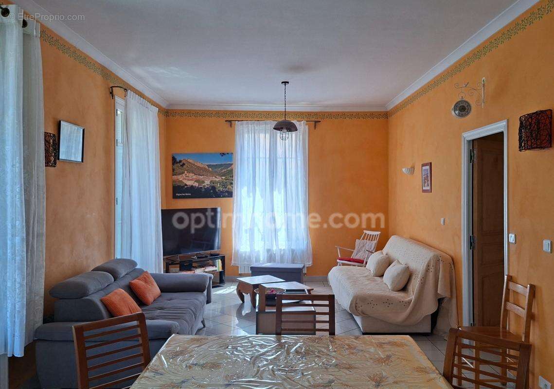 A vendre à Digne-les-Bains – Demeure de caractère des années 30 – 240 m² – 2 logements – Piscine – Garage - photo 6