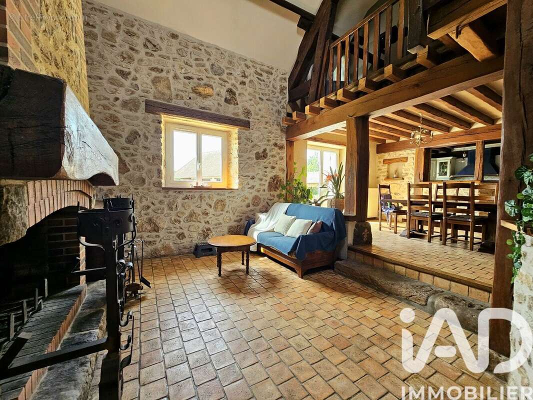Maison 148 m² à Saint-Ange-Et-Torcay  - photo 7