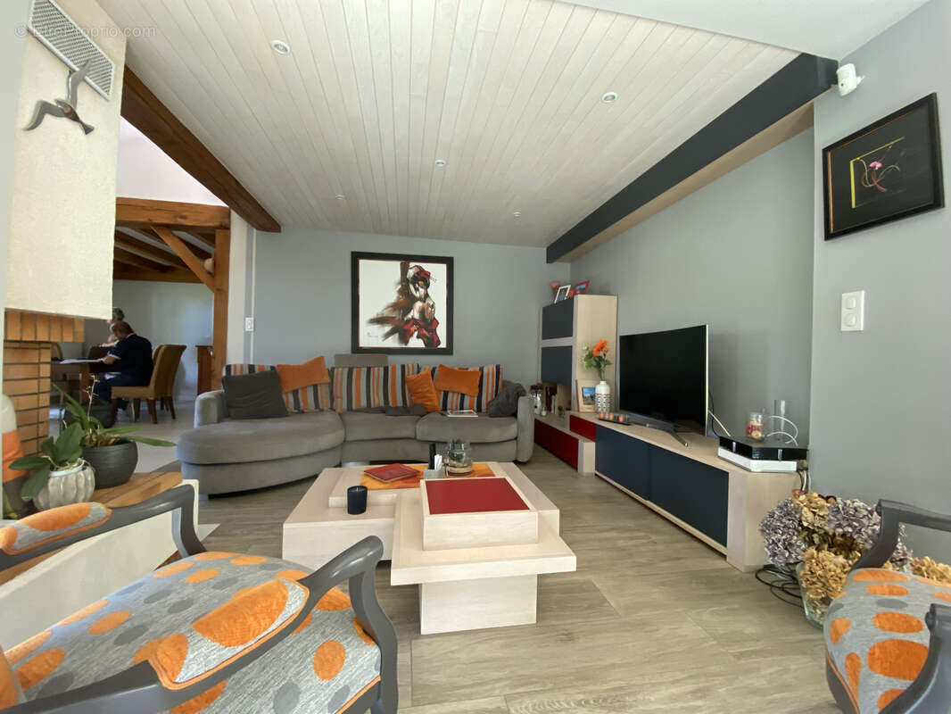 À Basse-Goulaine, maison d'environ 167 m2 - photo 5