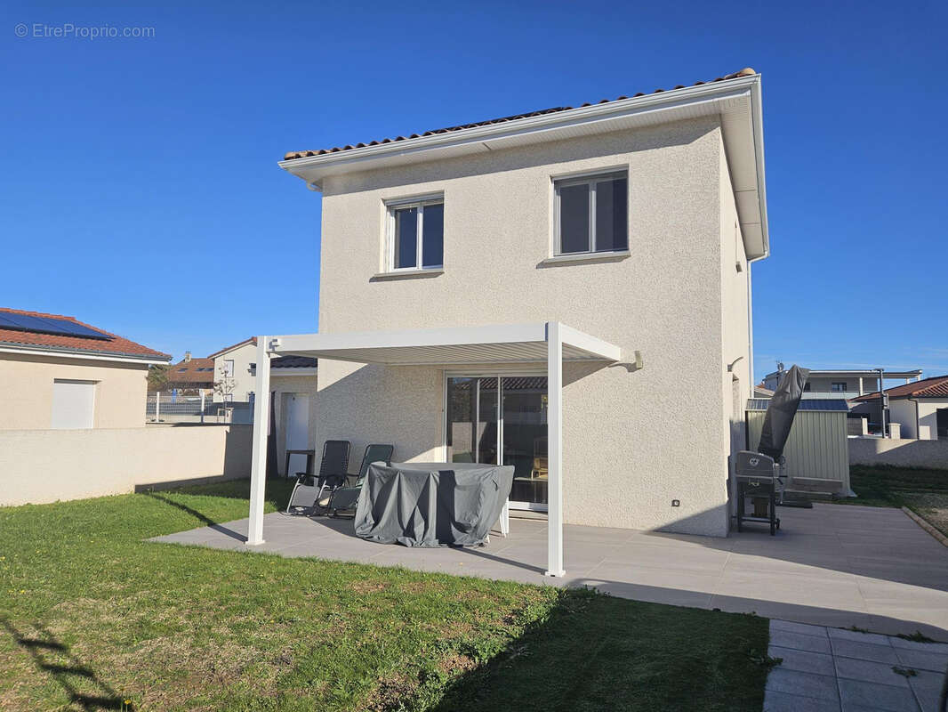 Maison à SALAISE-SUR-SANNE