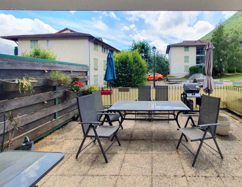 Appartement à COLLONGES