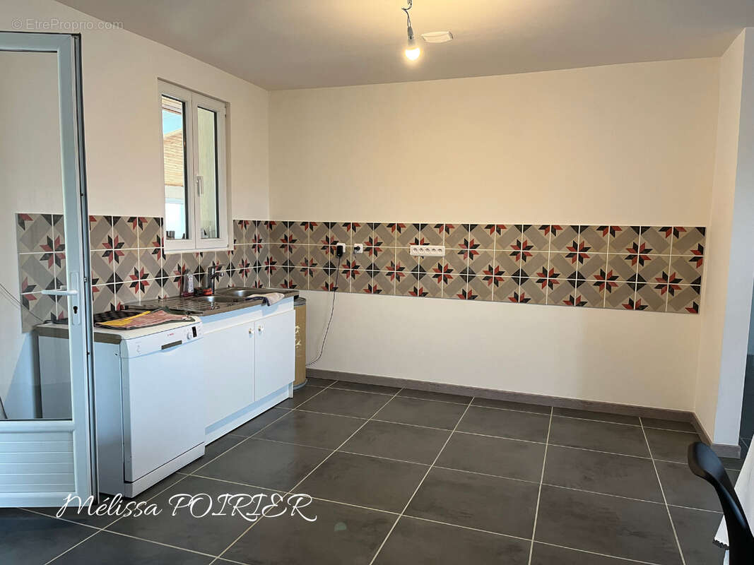 Maison à LES LANDES-GENUSSON