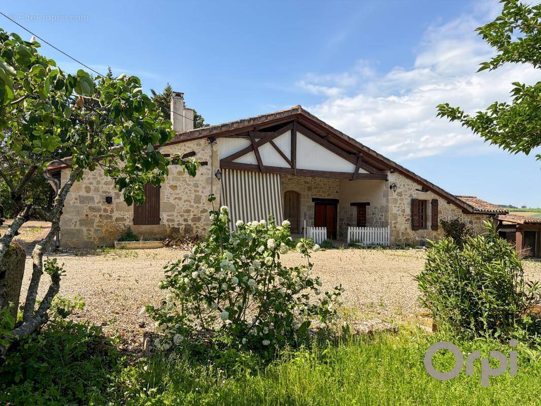 Maison à SAINTE-MERE