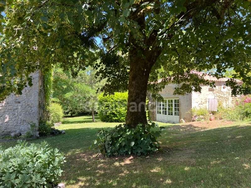 Maison à MONTGUYON