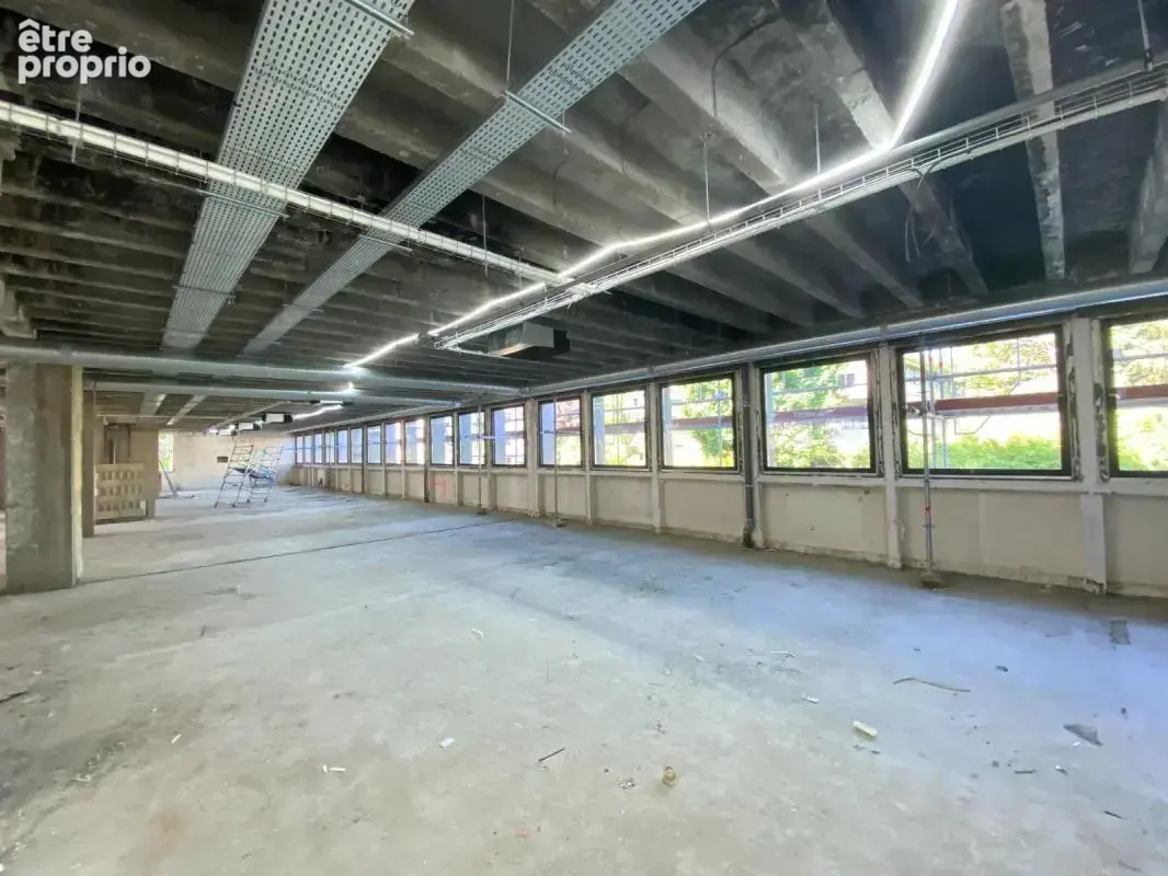 Bureaux à vendre à Boulogne Billancourt. Immeuble restructuré à neuf, 3 plateaux de plus de 500m² divisibles, PMR, 180m² d'espac - photo 5