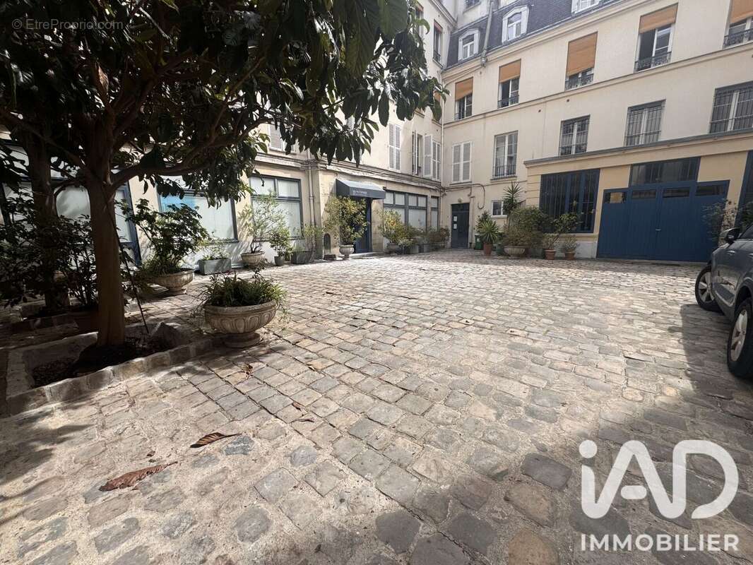 Photo 3 - Parking à PARIS-9E