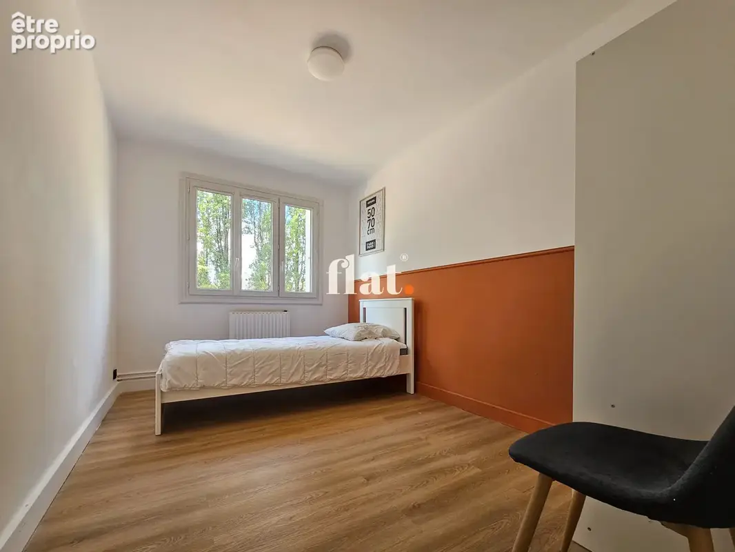 Appartement - 72 m2 - t4 (3ch) + parking + cave  - dpe d - photo 7