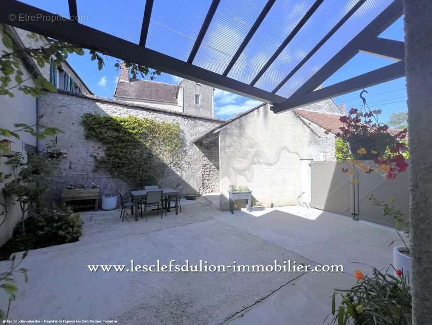 Maison à LORREZ-LE-BOCAGE-PREAUX