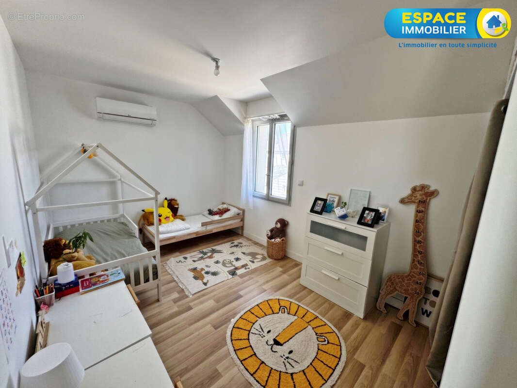 Maison à SAINT-DENIS-DE-L&#039;HOTEL