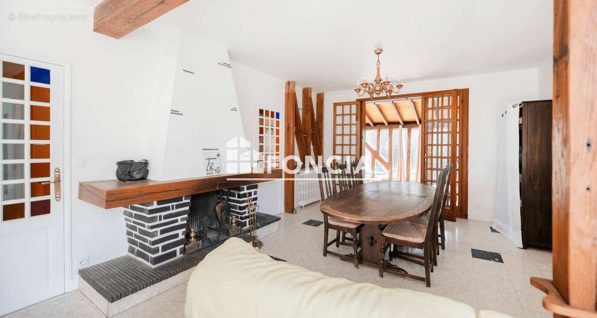 Maison à SAINT-JEAN-DE-LA-RUELLE