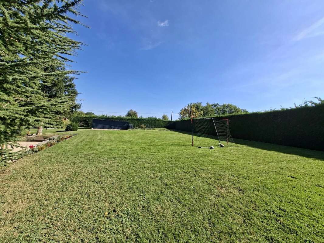 Maison à LABESSIERE-CANDEIL