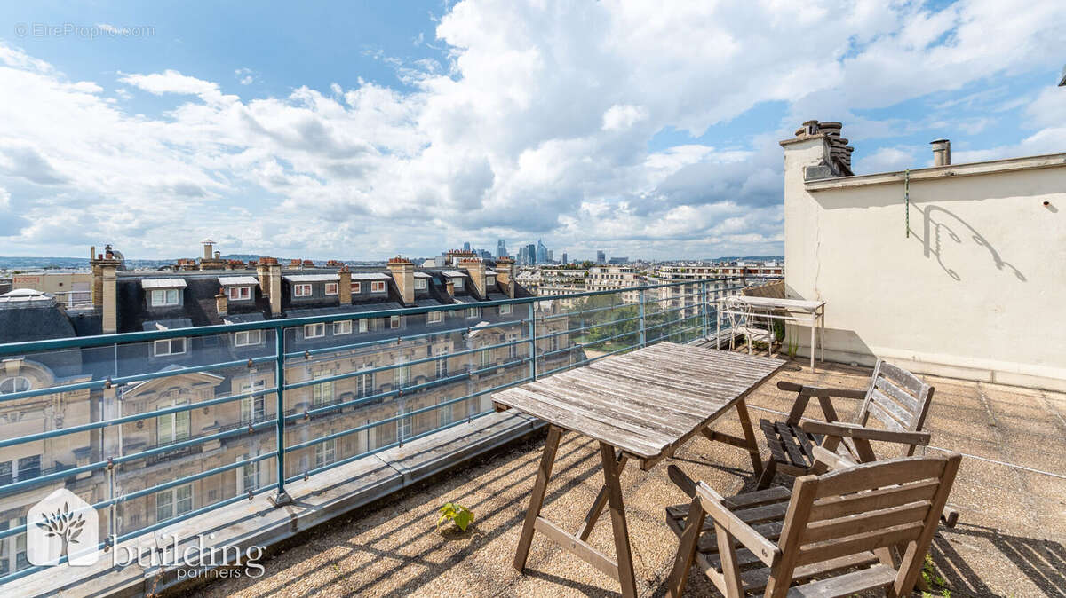 Appartement à PARIS-16E