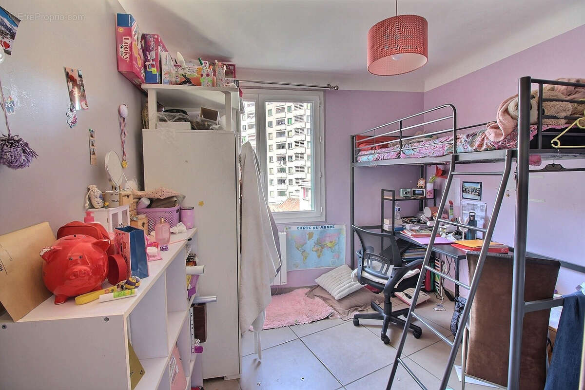 Appartement à MARSEILLE-3E