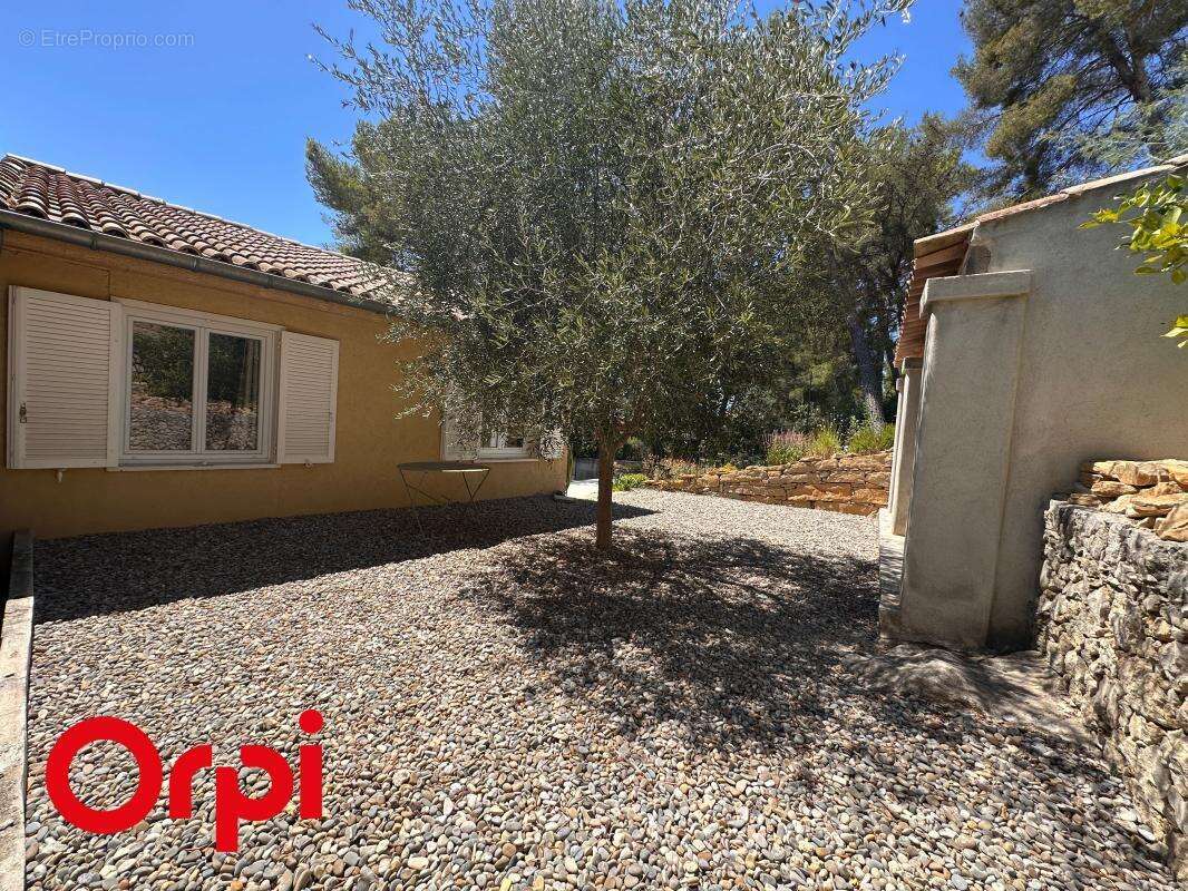 Maison Cocon 47 m² rénovée à neuf – Jardin & Terrasse – 400m du centre – La Cadière d’Azur - photo 6