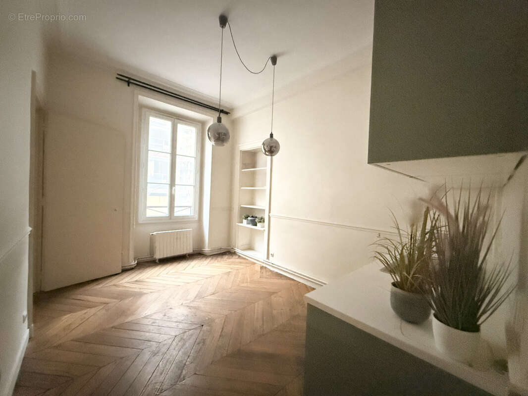 Appartement à PARIS-8E