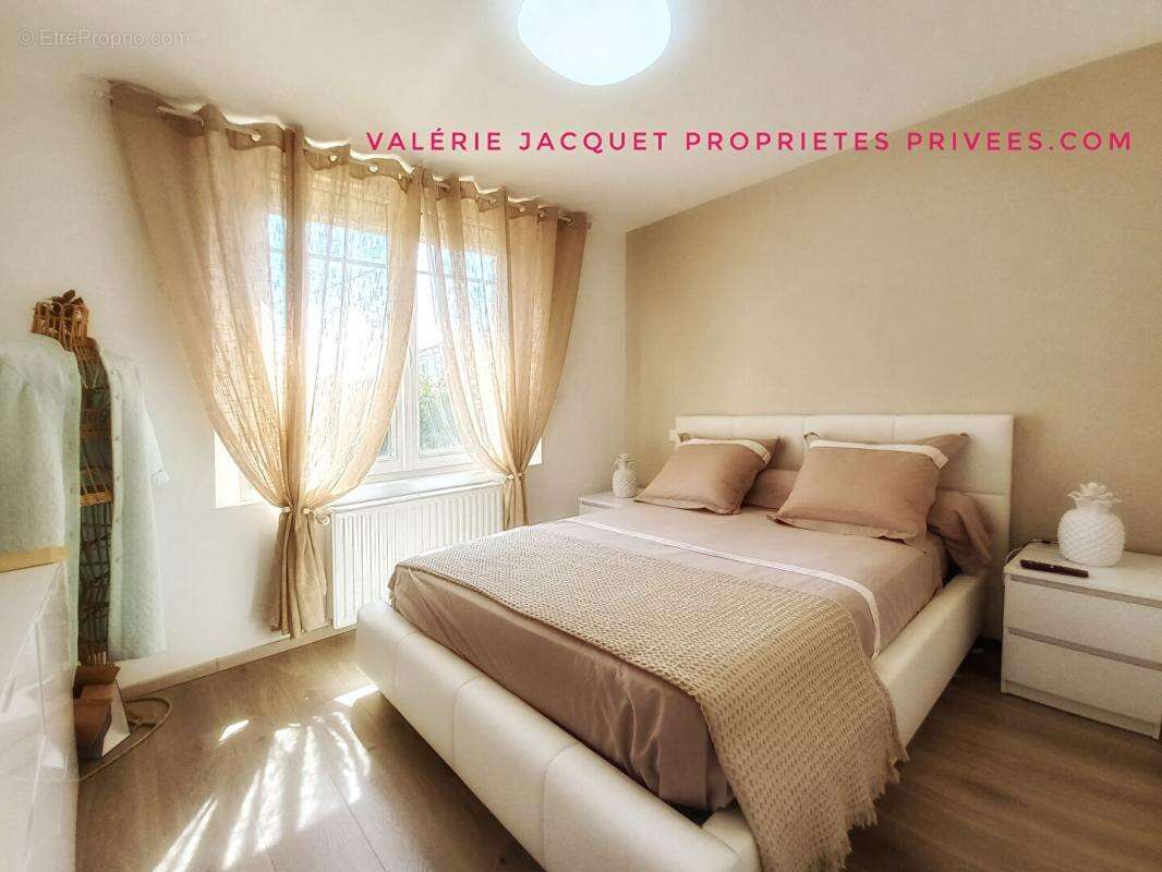 Maison à COUTRAS