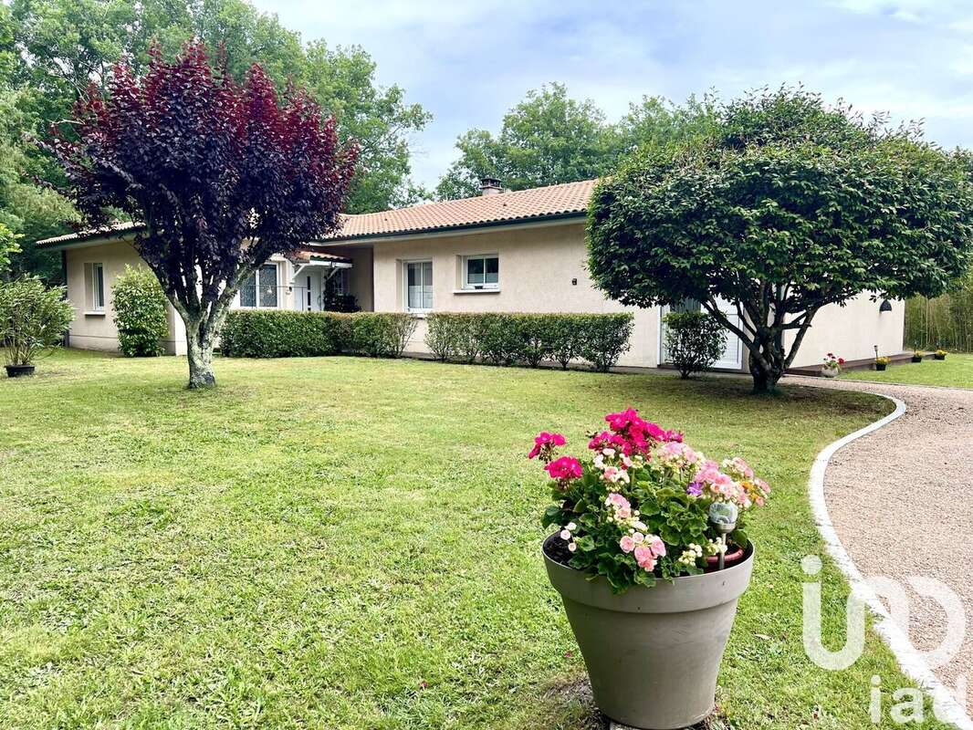 Photo 2 - Maison à SALLES