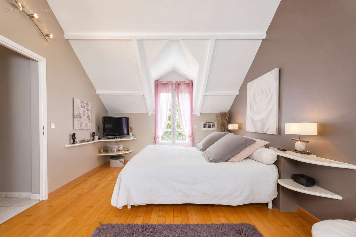 Grande maison familiale de 291 m²  - 5 chambres - Terrain arboré de 756 m² - Sans vis à vis - photo 7