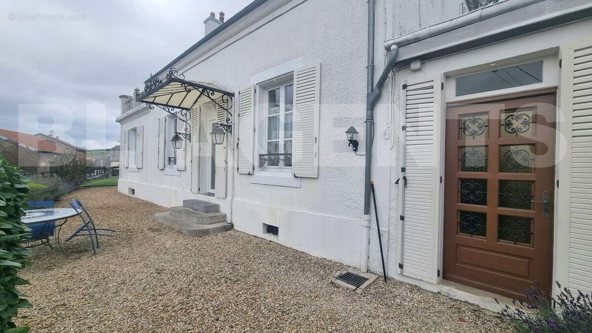 433d0656-82c6-406d-9ee6-a31ce4870565 - Maison à BLAGNY