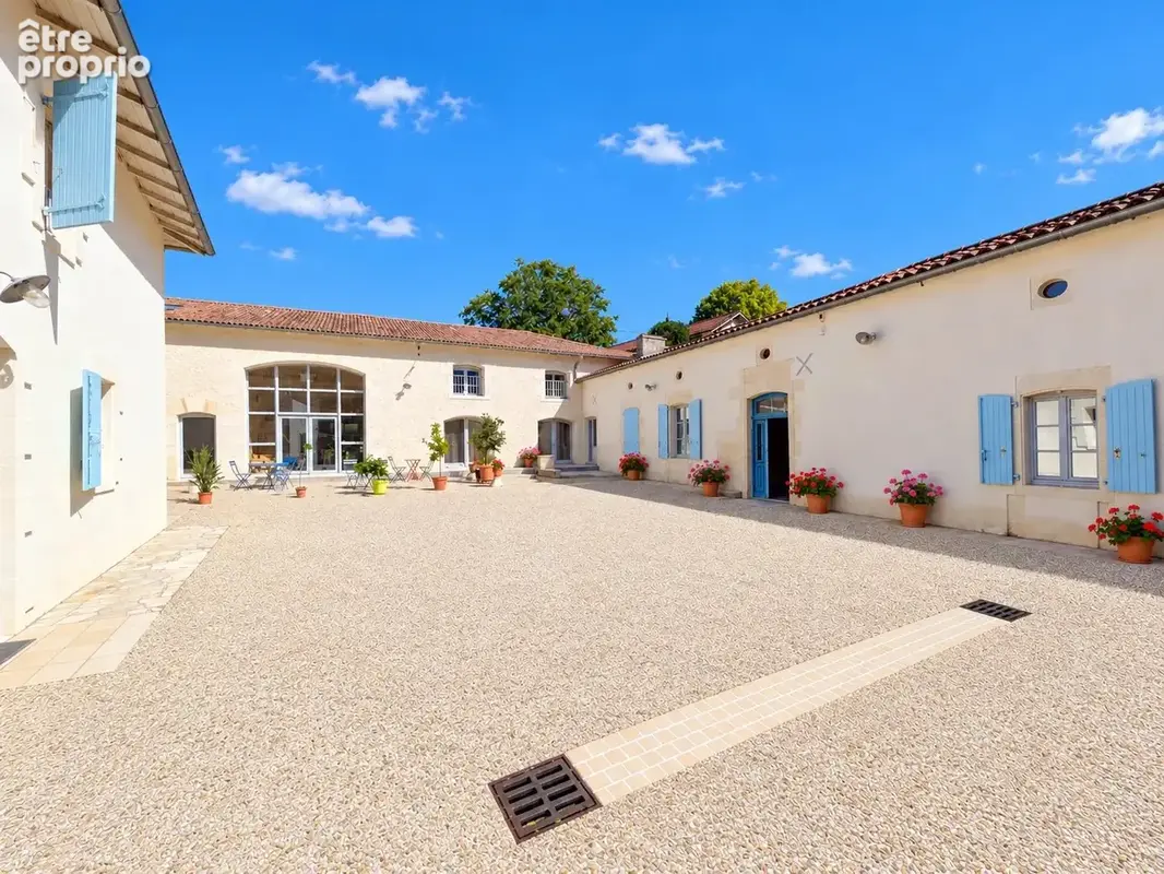 Ancien moulin du XVIe siècle avec maison d'amis, chambres d’hôtes et 2 hectares - photo 12