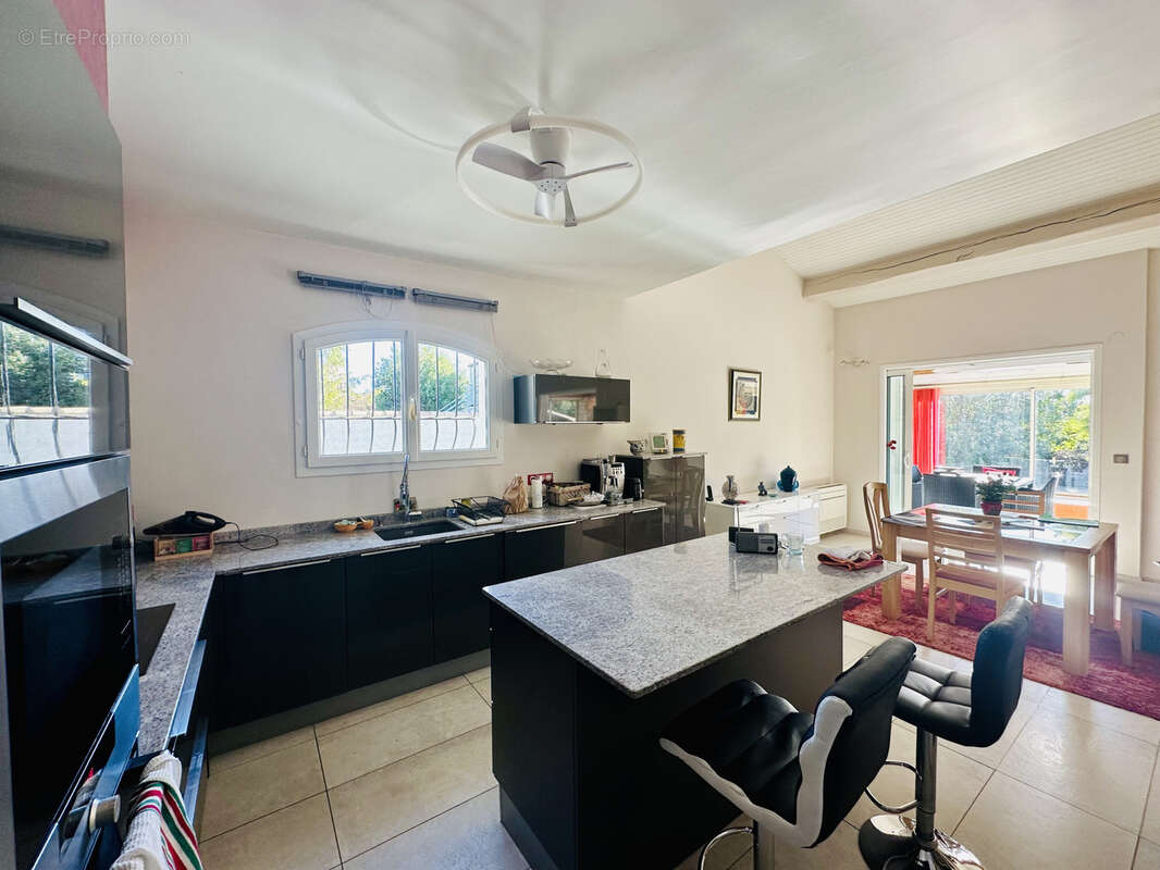 Exclusivite lattes centre - superbe villa 180m2 sur un terrain de 1.000m2 sans vis-a-vis a 200m du tram - photo 5
