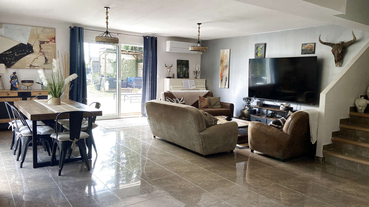 A vendre   Villa T6 de 151 m2 avec piscine et garage   Moux - photo 2
