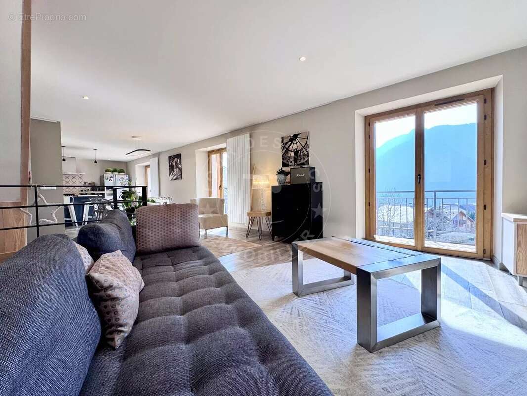 Maison à DINGY-SAINT-CLAIR