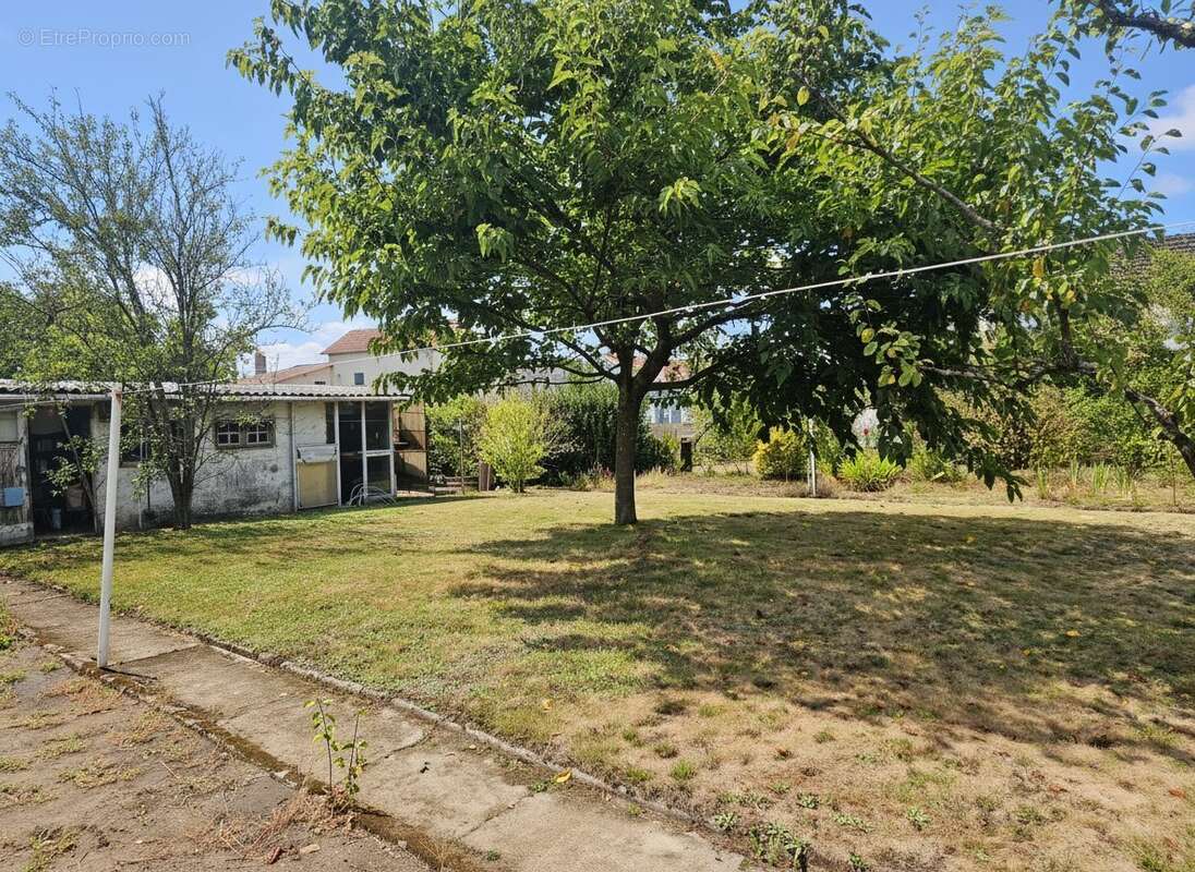 vue derrière - Terrain à REZE