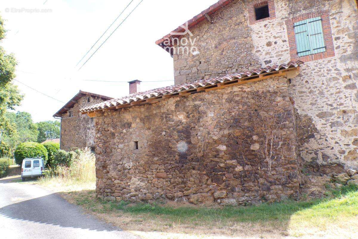 Maison en pierre de caractère à rénover   Charme authentique - photo 2