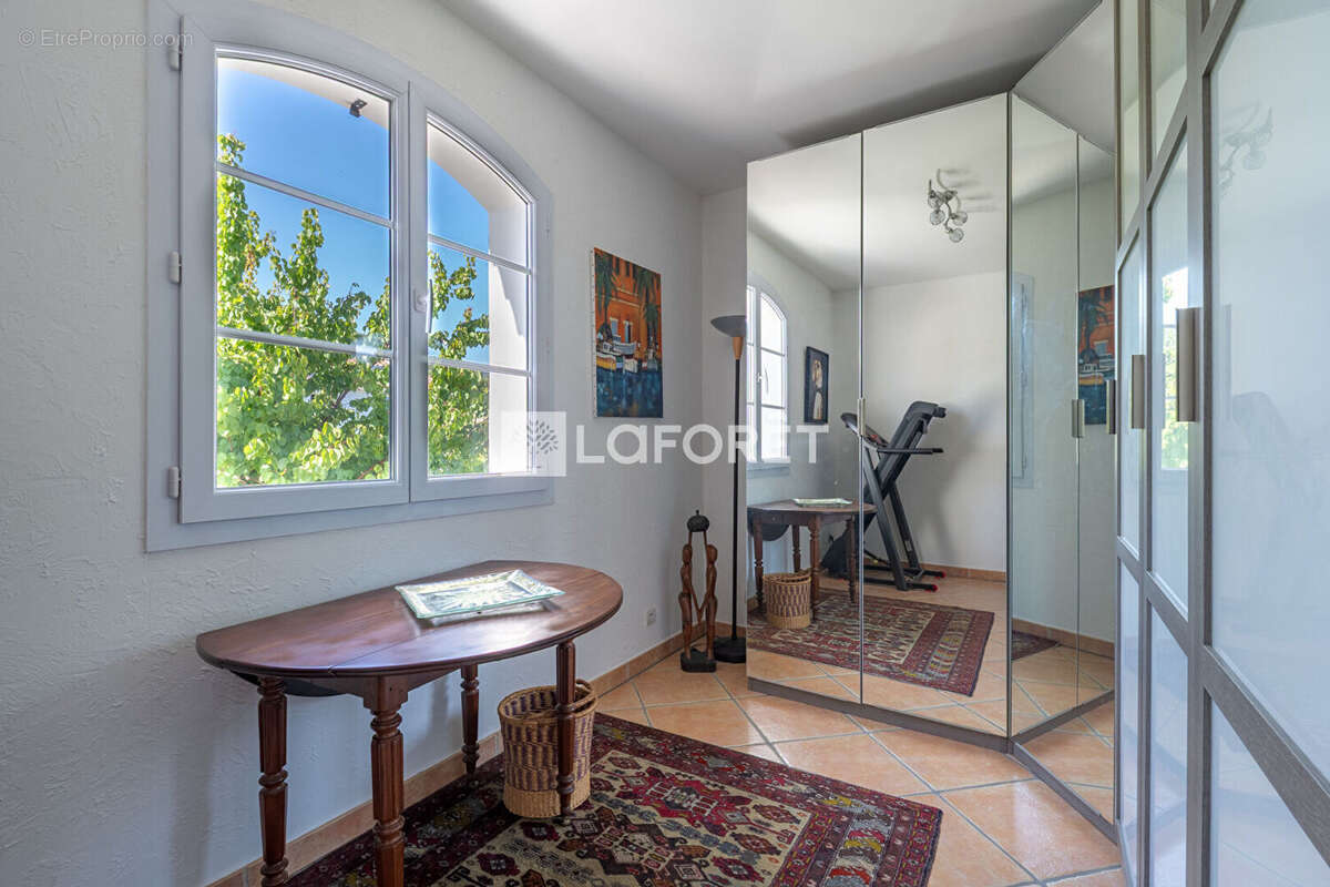 PUGET-VILLE : Bastide Néoprovençale d'exception sur parc de 1.302 m² - photo 17
