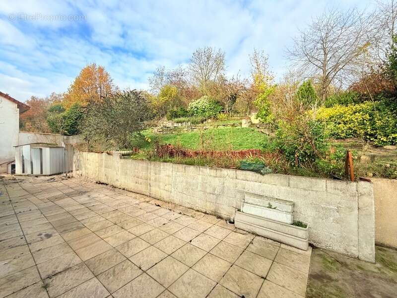 Maison à JOUY-LE-MOUTIER