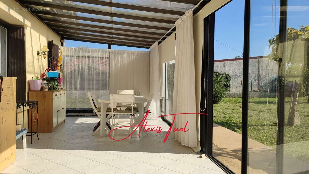 Maison à AMBARES-ET-LAGRAVE