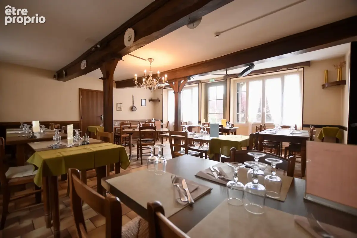 Ancien hôtel-restaurant, dépendances et terrain - photo 10