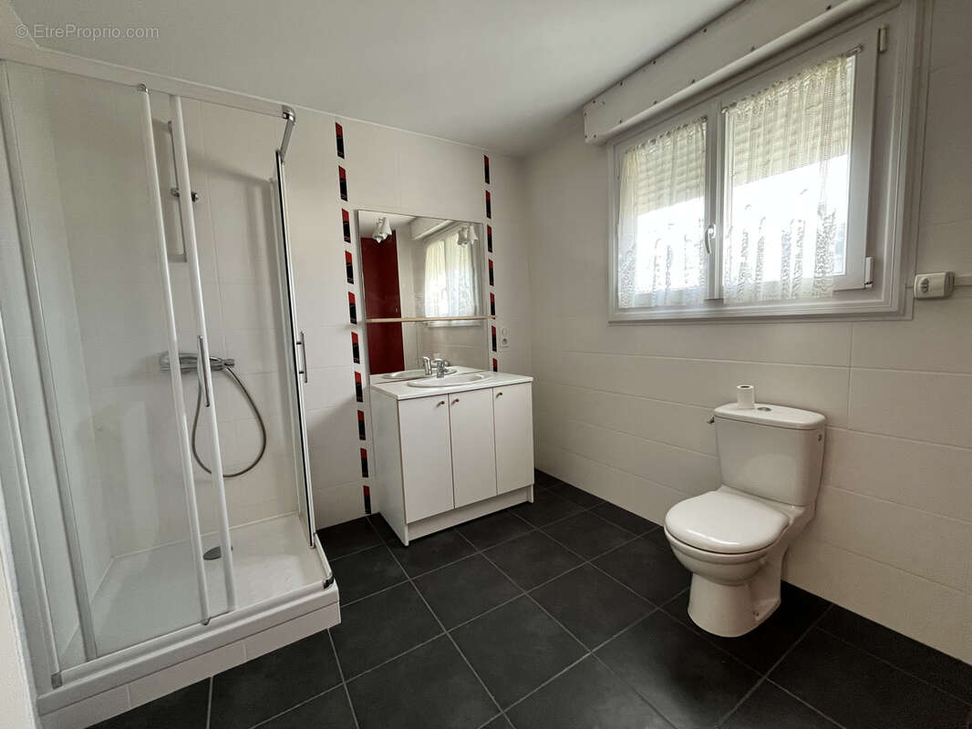 MOCQUARD immobilier, vous propose cette maison à rénover, sur 596m2 de terrain. - photo 6