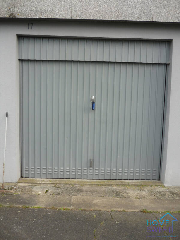 Parking à FLEURY-LES-AUBRAIS