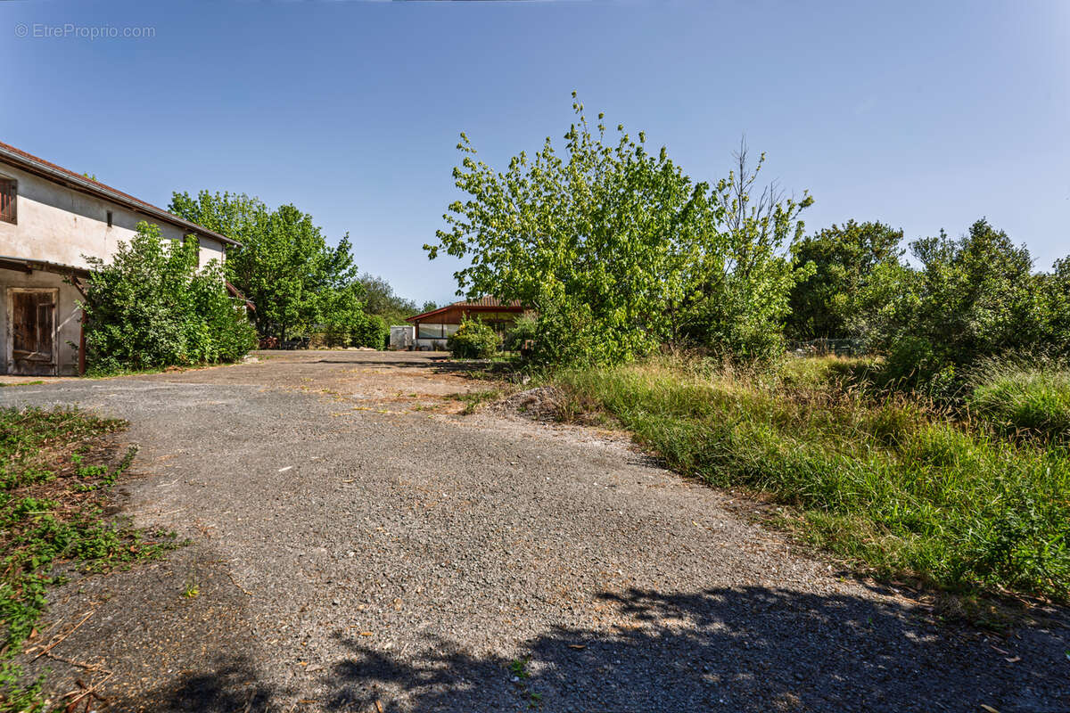 Grange sur terrain constructible - photo 9