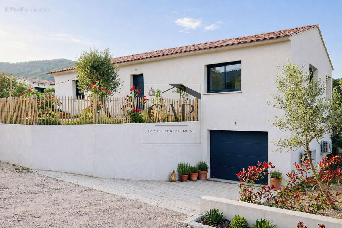 Villa individuelle T4 neuve de 110 m2 avec piscine, jardin, garage et vue dégagée  Sainte-Lucie de Porto-Vecch - photo 10