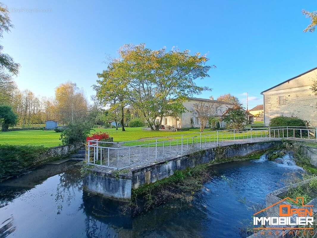 Appartement 7 pièces 175 m² à vendre à Criteuil-La-Magdeleine (16300) - photo 171