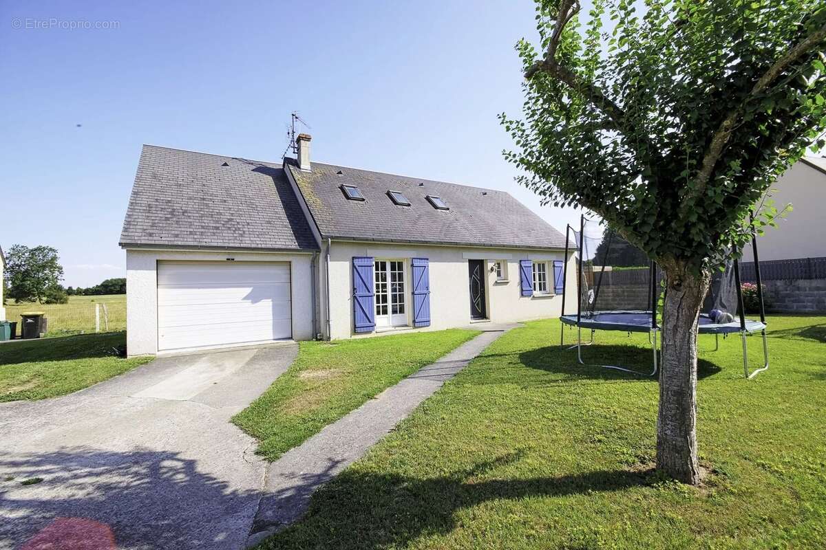 MOULINS EN BESSIN - Ensemble immobilier (maison & dépendance) - photo 2