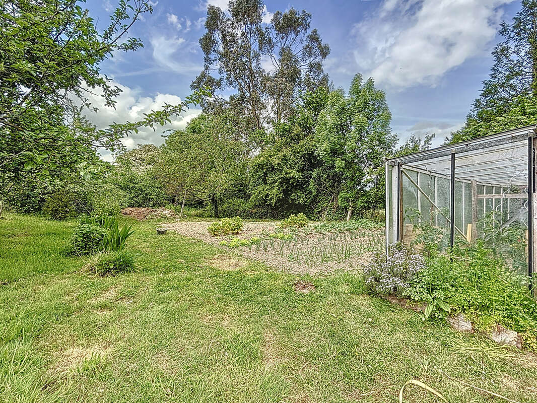 Maison à CONDE-SUR-VIRE