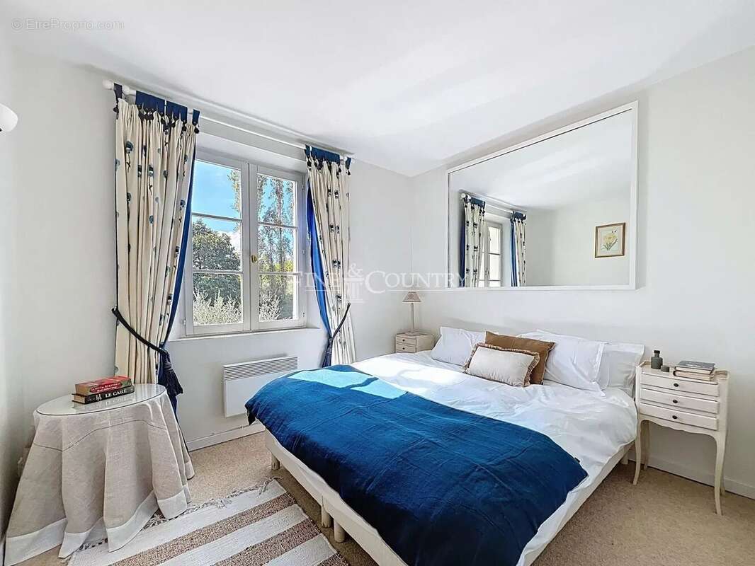 Maison à CHATEAUNEUF-GRASSE