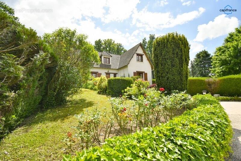 Maison à CELLETTES