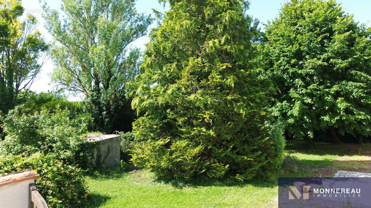 Maison de caractere avec vaste dependances - photo 23