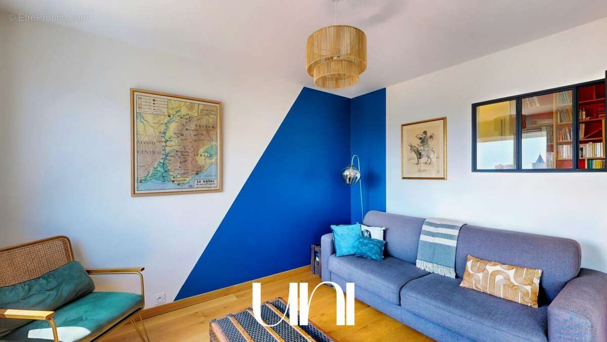 Appartement 5 pièces de 98 m2 avec caves, balcon, ascenseur et parkings - CAEN Saint-Gilles - photo 4