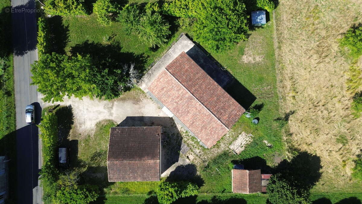 Maison de plain-pied avec 4 chambres, garages et dépendance camping-car - photo 7
