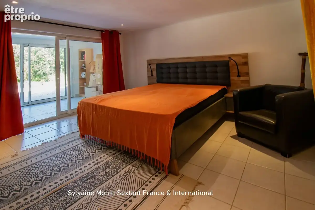 Maison rénovée tout confort avec logement indépendant, terrain clos et espace piscine - photo 16