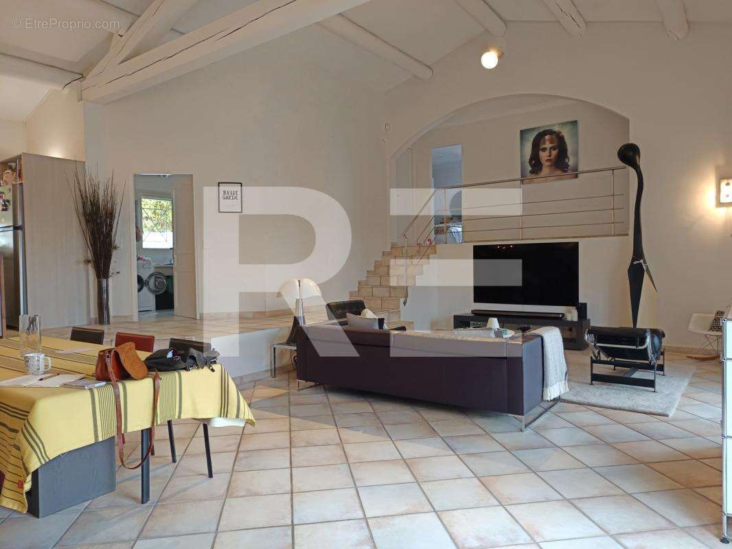 Maison à BELLEGARDE