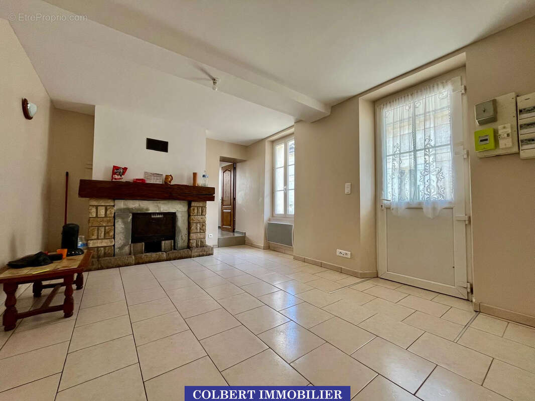 Maison ancienne avec dépendances   Idéale première acquisition ou investissement locatif - photo 2