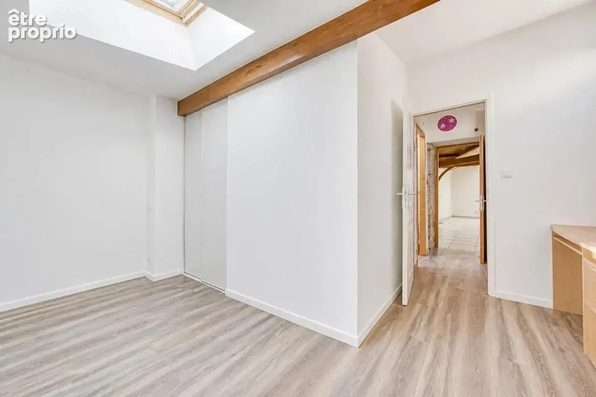 17700 VOUHÉ – ANCIENNE FORGE RÉNOVÉE – 239 M² - Gîte - Piscine - photo 2
