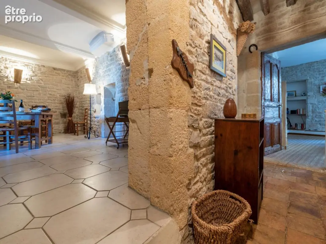 Appartement atypique en pierres à vendre à Calvisson - photo 2